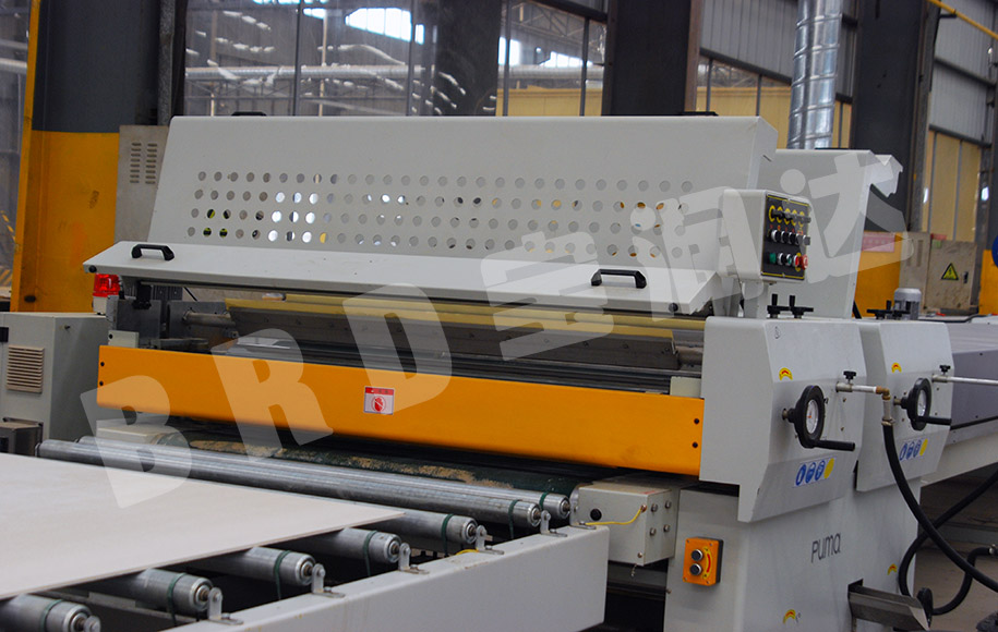 寶潤(rùn)達(dá)保溫一體板滾涂底漆